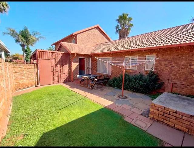 4 BEDROOM PROPERTY TO RENT IN ROOIHUISKRAAL NORTH